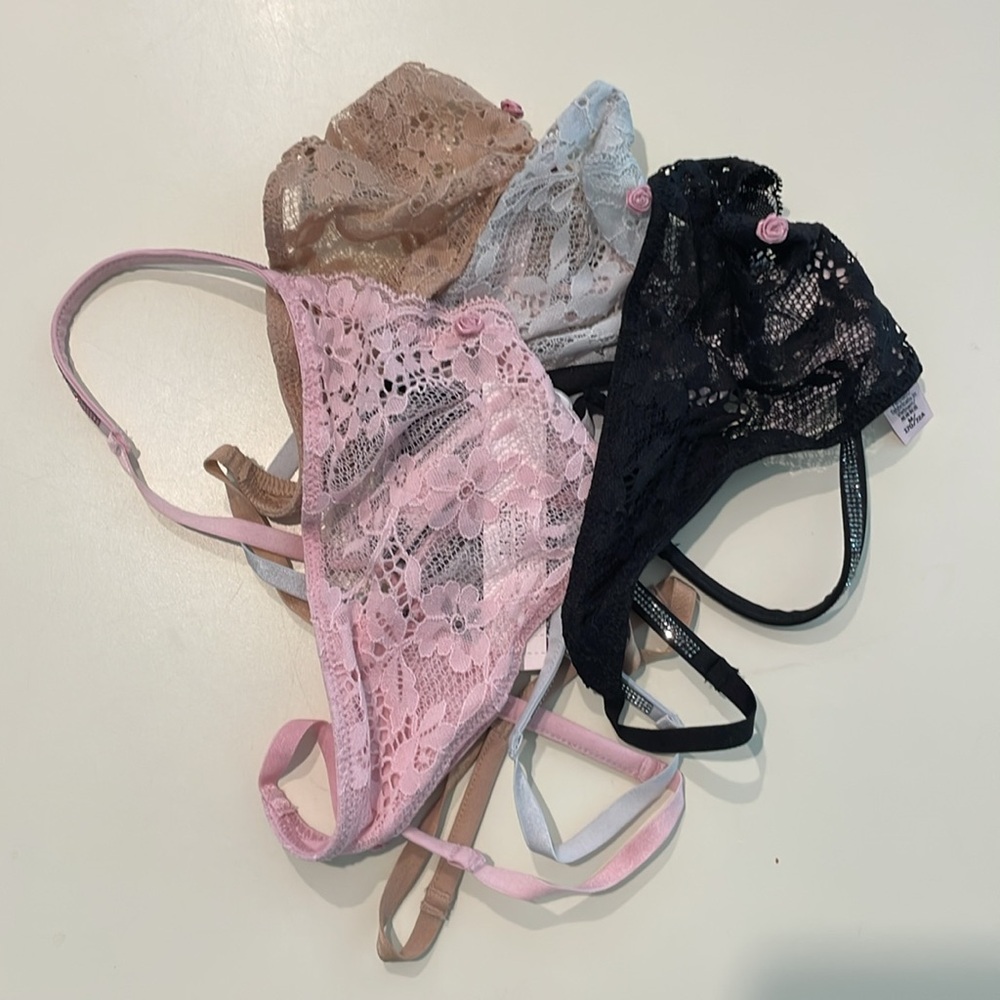 Victoria’s Secret NWT
4 pack Sexy Dream Angles Twinkle Strap Lace V-String